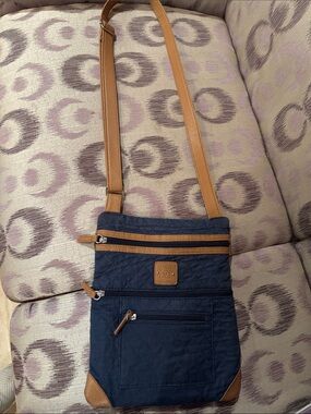 Stone Mountain Accessories Navy and Tan Quilted Crossbody Purse